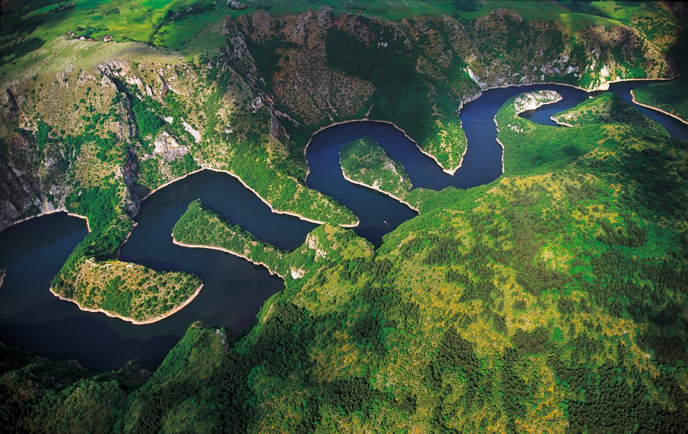 Jedinstveni kanjon reke Uvac - Serbia.com