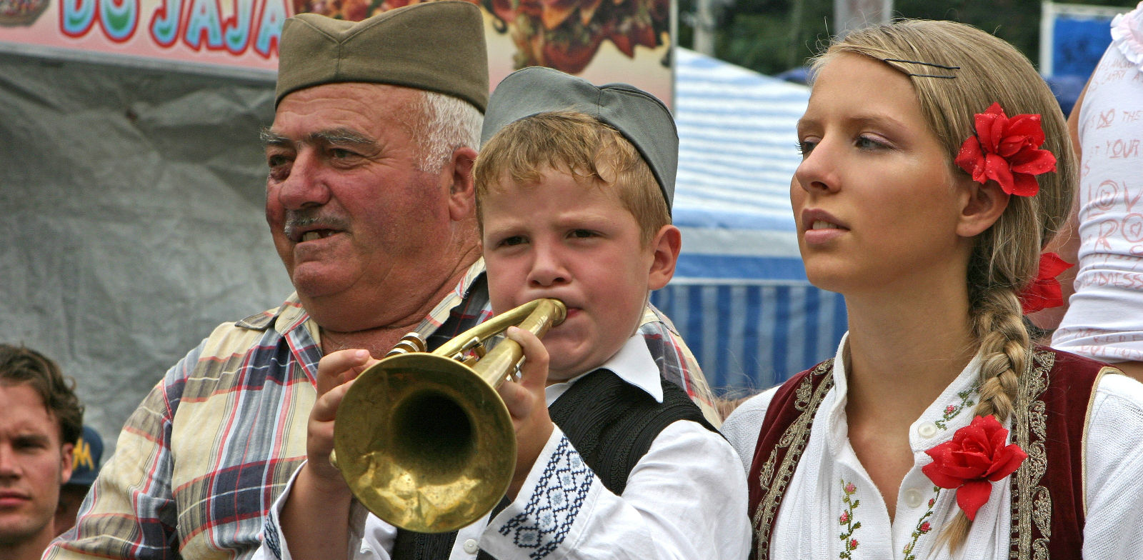 Сербия жители