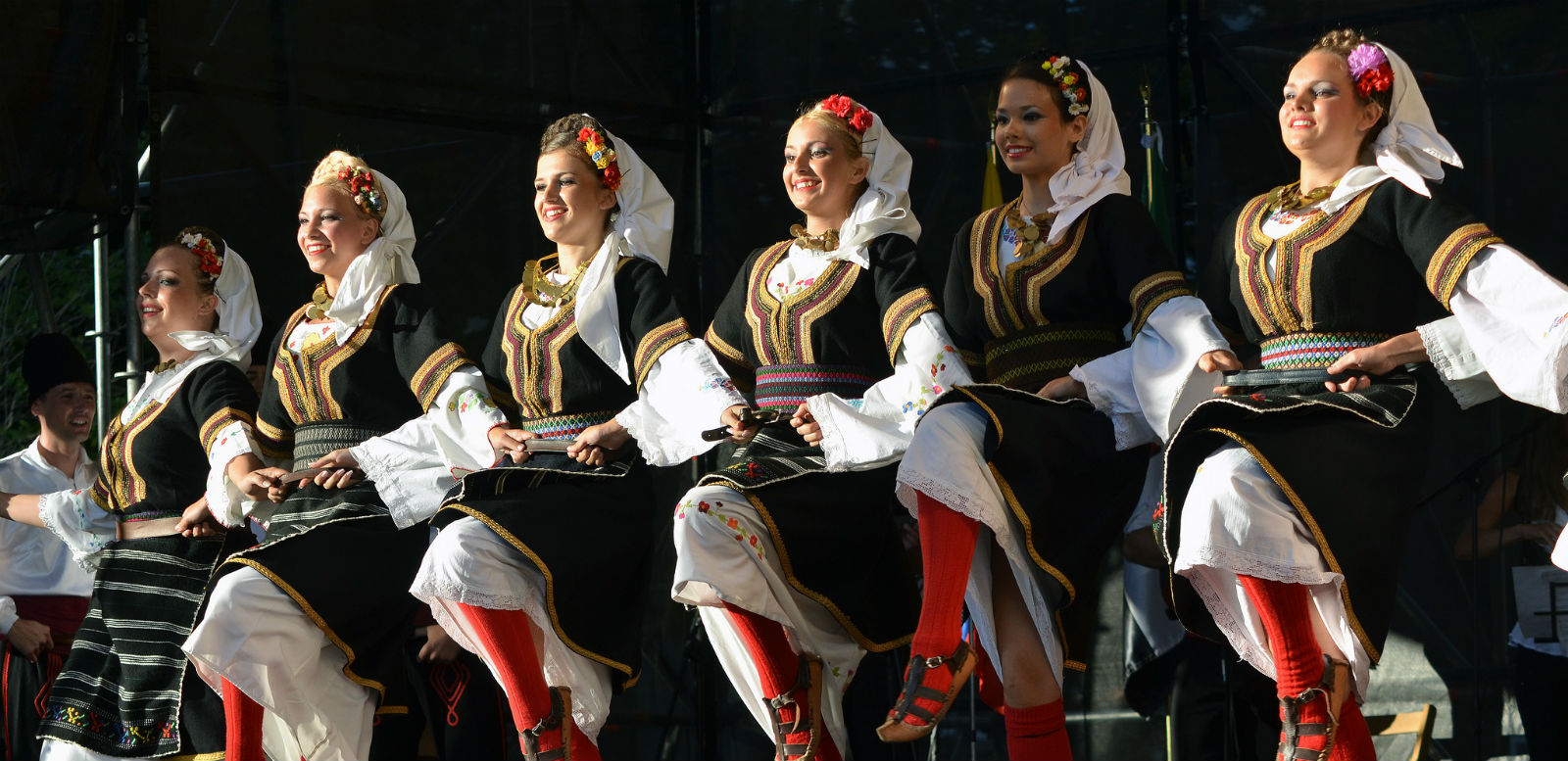 National dance - Serbia.com
